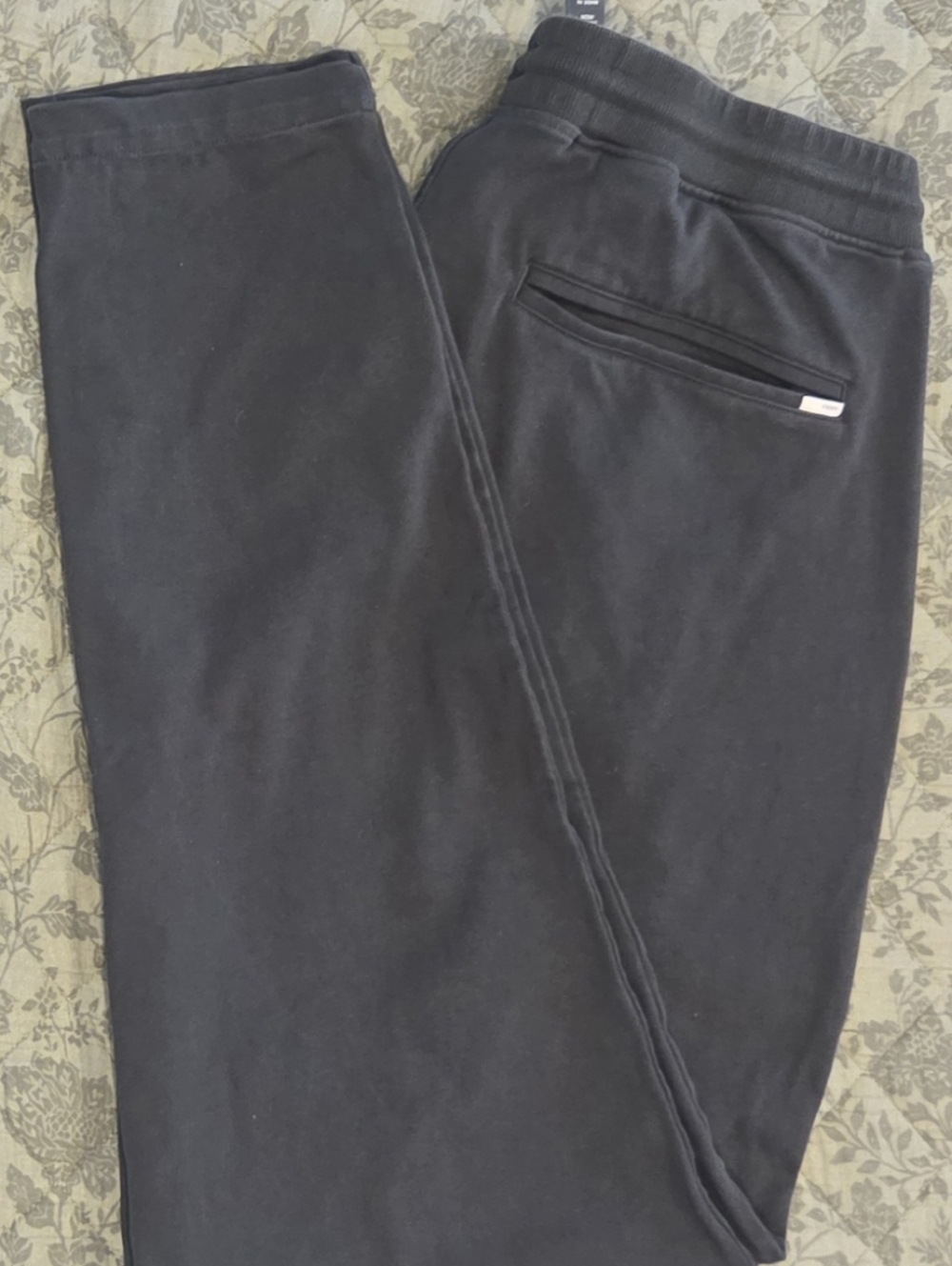 VUORI Men's Large Meta Knit Jogger Pants 30" Charcoal